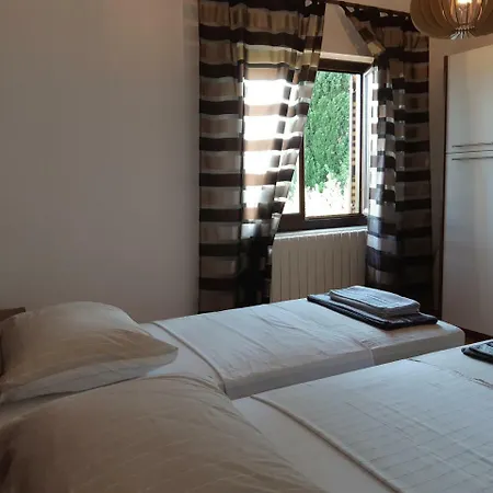 Holiday House Marinela ****